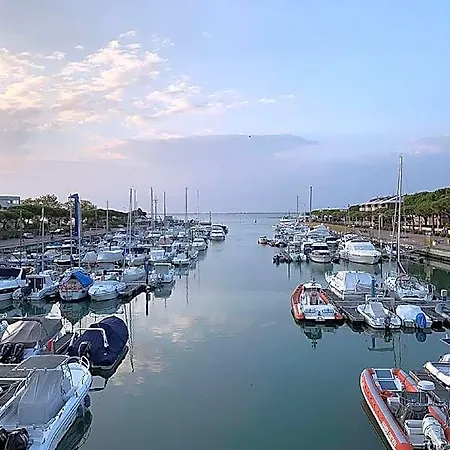 Bright Flat Surrounded By A Garden 700m From The Sea Hotel Bibione