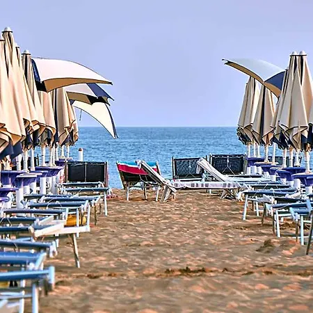 Bright Flat Surrounded By A Garden 700m From The Sea Hotel 3*