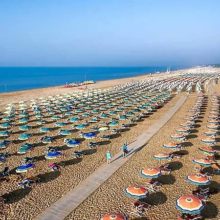 Bright Flat Surrounded By A Garden 700m From The Sea Hotel Bibione