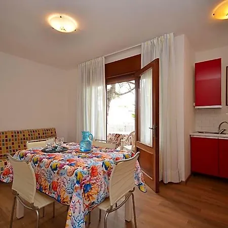 Bright Flat Surrounded By A Garden 700m From The Sea Bibione