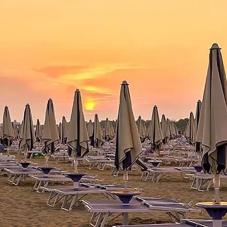 Hotel Bright Flat Surrounded By A Garden 700m From The Sea 3*